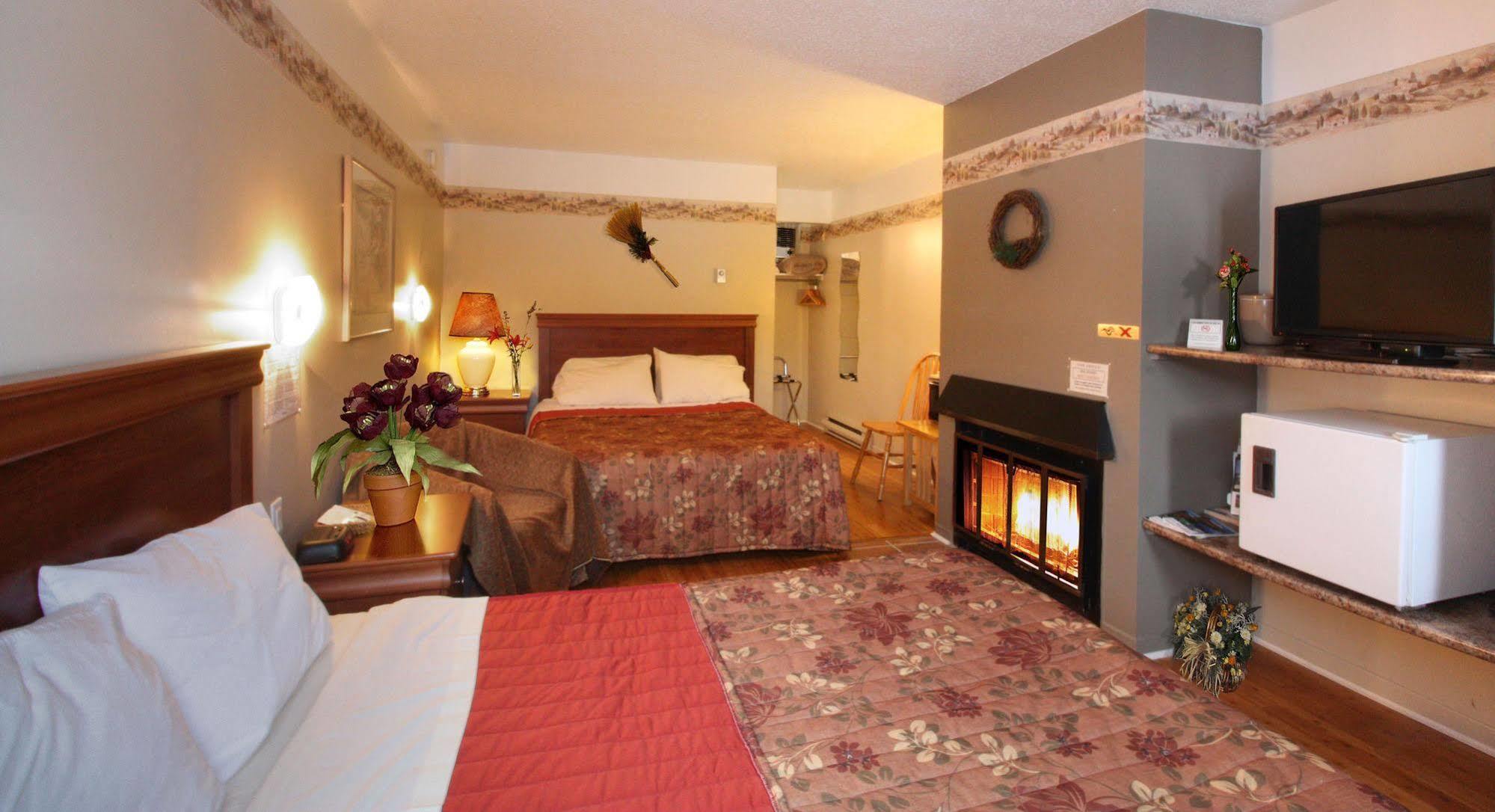 Motel Le Jolibourg Saint-Sauveur-des-Monts Exteriör bild
