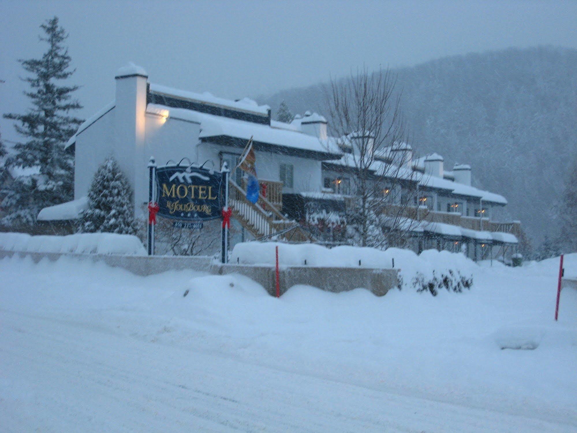 Motel Le Jolibourg Saint-Sauveur-des-Monts Exteriör bild
