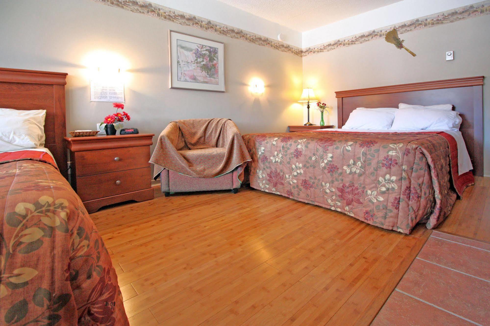 Motel Le Jolibourg Saint-Sauveur-des-Monts Exteriör bild