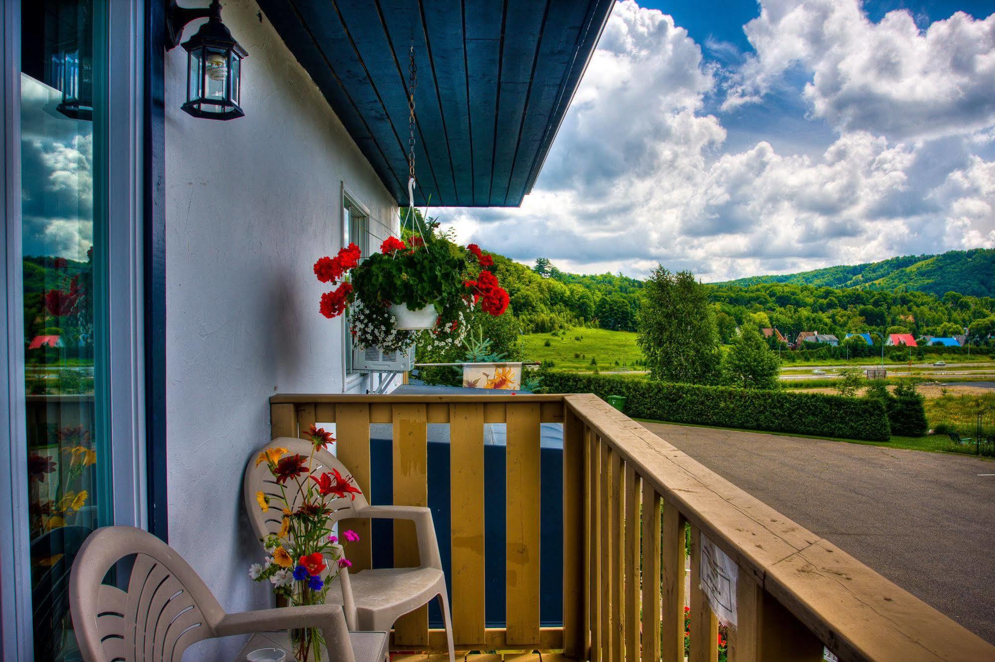 Motel Le Jolibourg Saint-Sauveur-des-Monts Exteriör bild